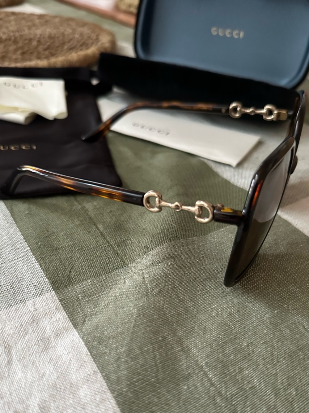 Gucci Sunglasses - Picture 5 of 17